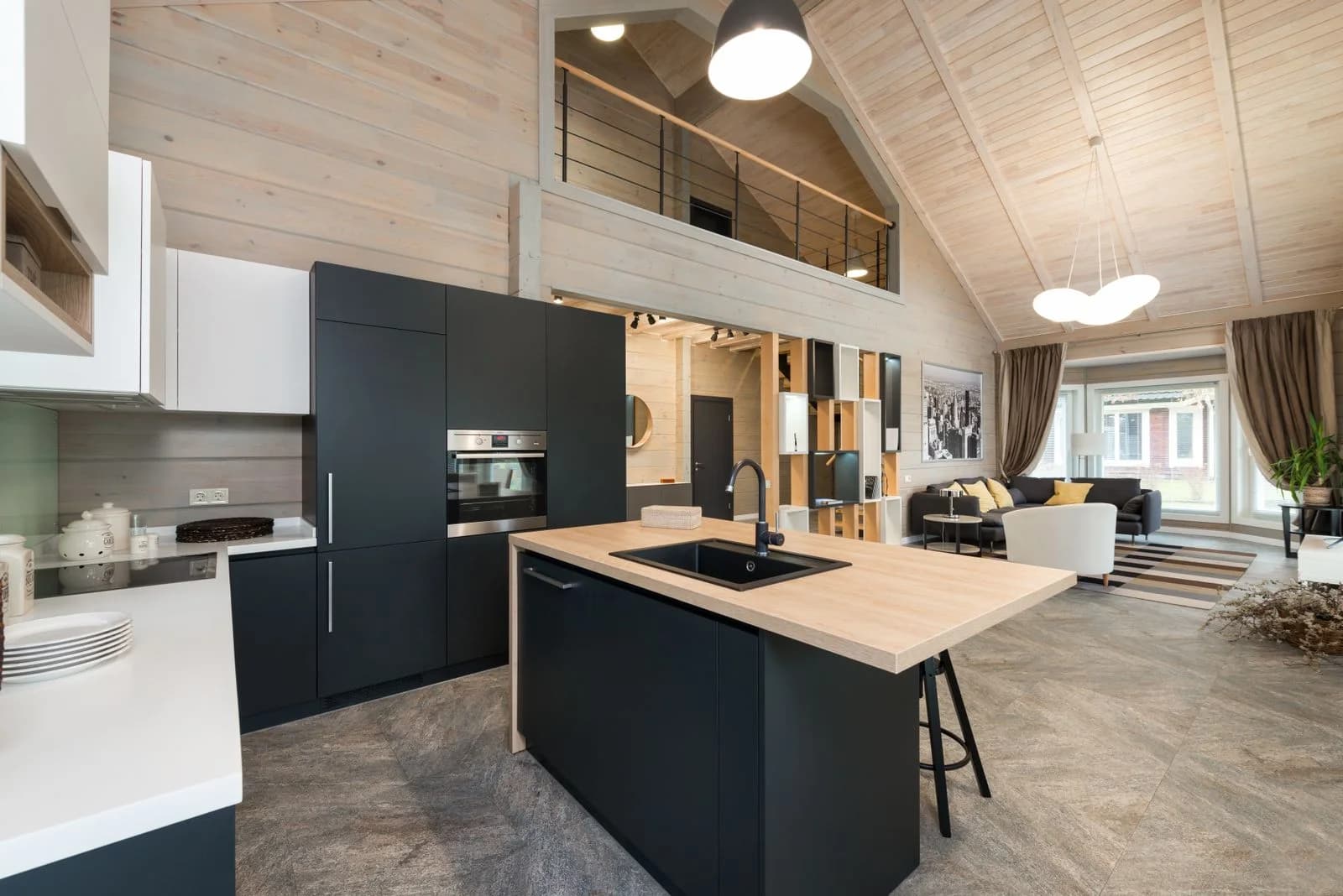 Intérieur lumineux mêlant bois naturel et agencement contemporain, image d’inspiration